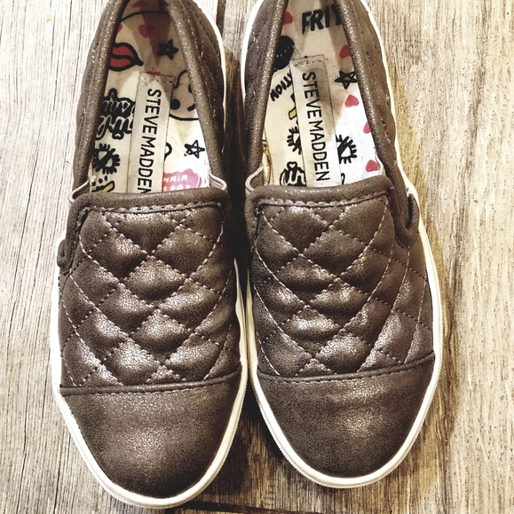 Steve Madden silver girls quilted slippon sneakers - Picture 6 of 6